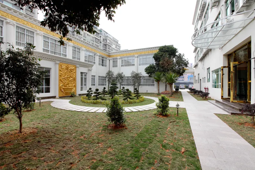 Jieyang Victoria Holiday Business Hotel - Image 1