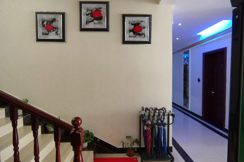 Xueping Business Hotel - Image 1