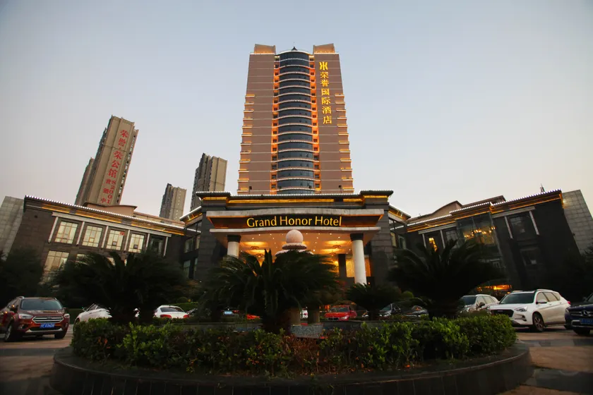 Honor International Hotel - Image 1