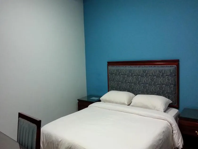Refaaf Al Azizia Hotel - Image 1