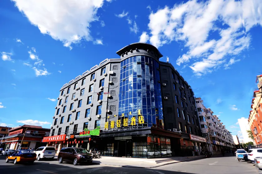 Geya Qingju Hotel - Image 1
