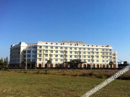 Discoveryland Hotel - Image 1