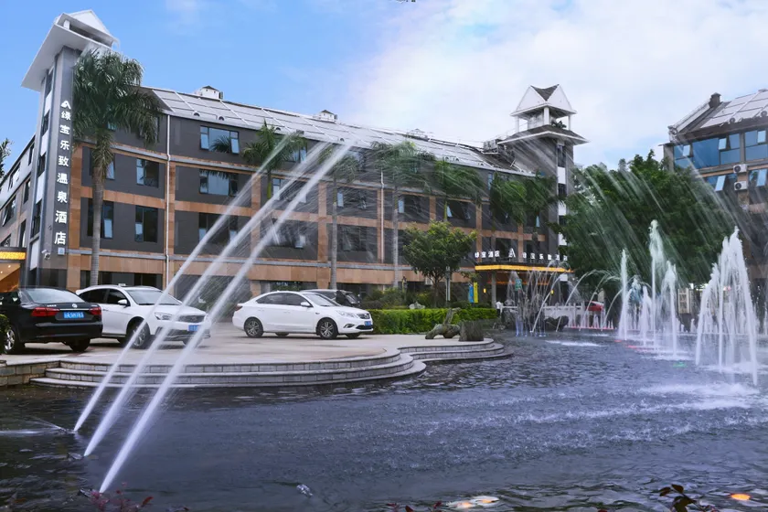 Lvbao Lezhi Hot Spring Hotel - Image 1