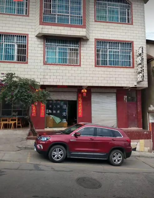 Peace Heyue Hotel - Image 1