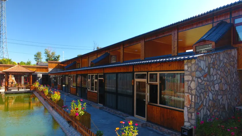 Floral Hotel LongQiangXia YingJing Inn - Image 1