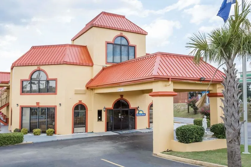 Days Inn by Wyndham Orangeburg - Image 1