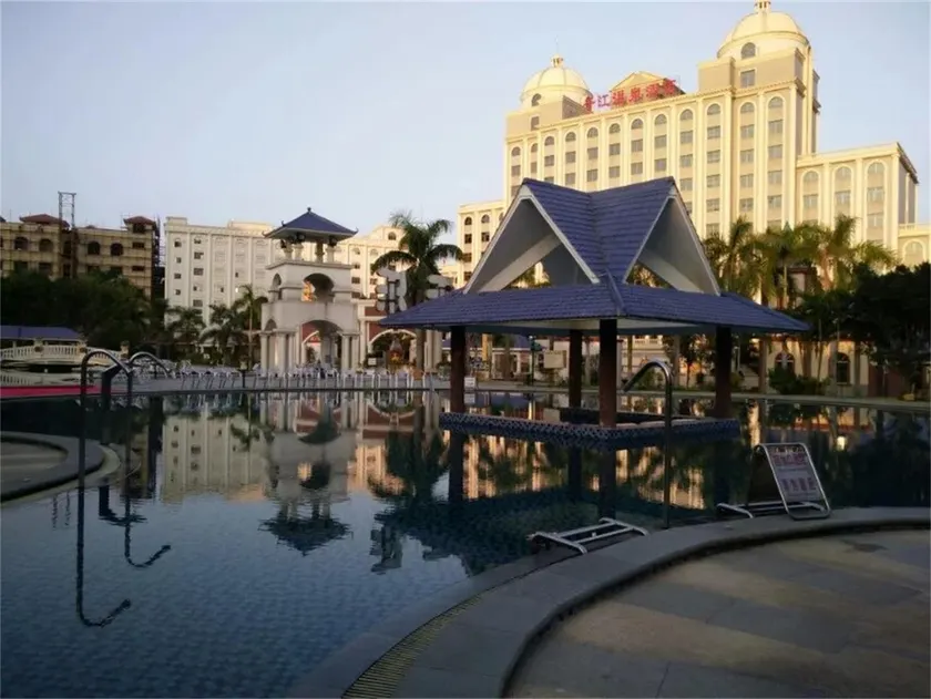 Qianjiang Hot Spring Hotel - Image 1