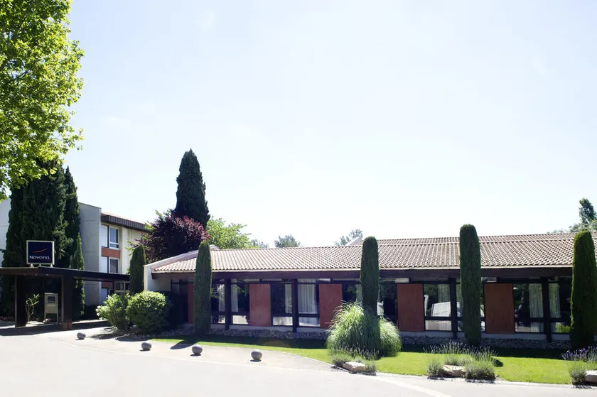 Novotel Aix-En-Provence Beaumanoir Les 3 Sautets - Image 1