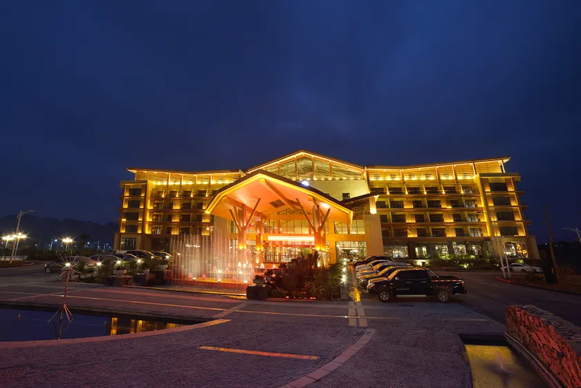 Mi Luotuo Resort Hotel - Image 1