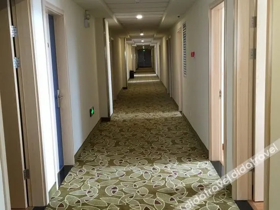 Elan Hotel (Yantai Muping Bus Station) - Image 1