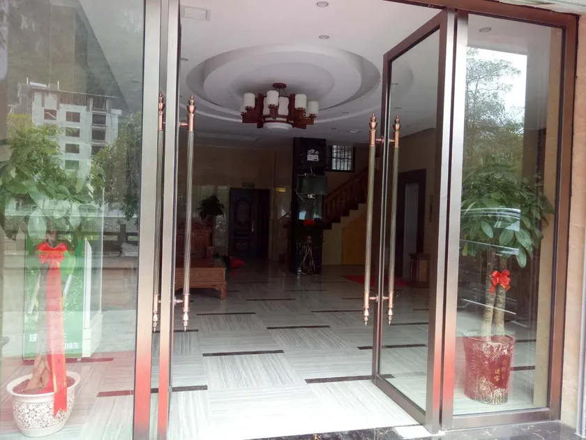 Four Seasons Business Hotel - Image 1