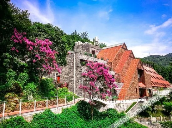 Thinking Land Lingyan Forest Hotel - Image 1