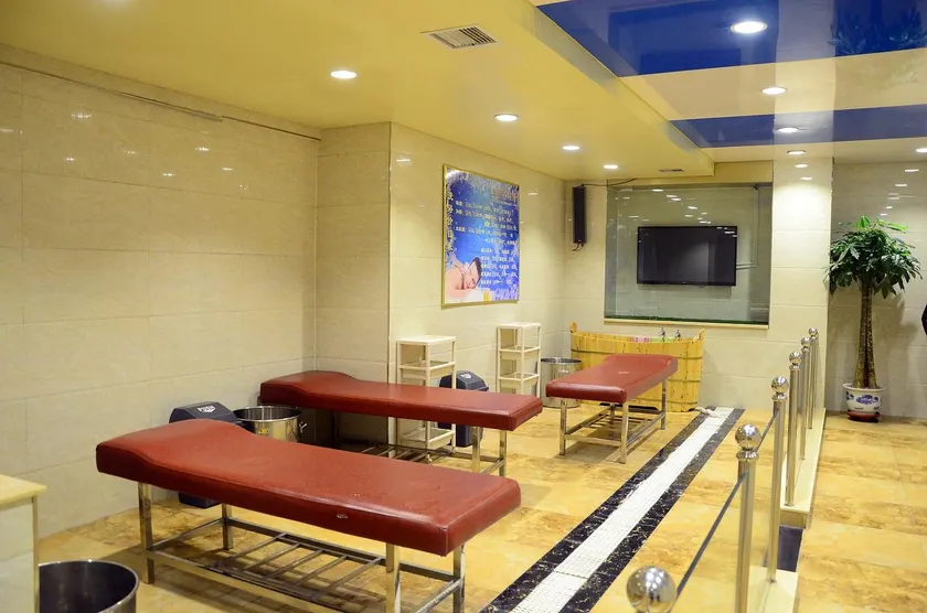 Huairen Guangjie Hotel - Image 1