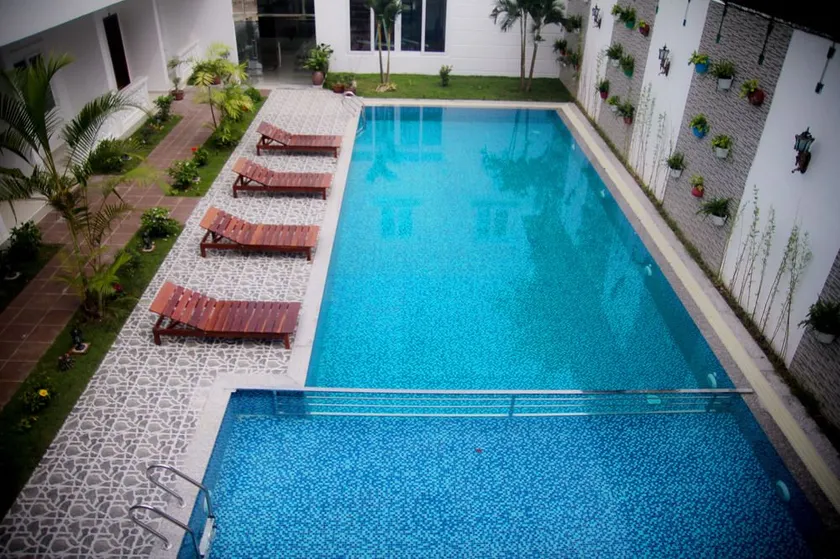 Vanda Hotel - Image 1