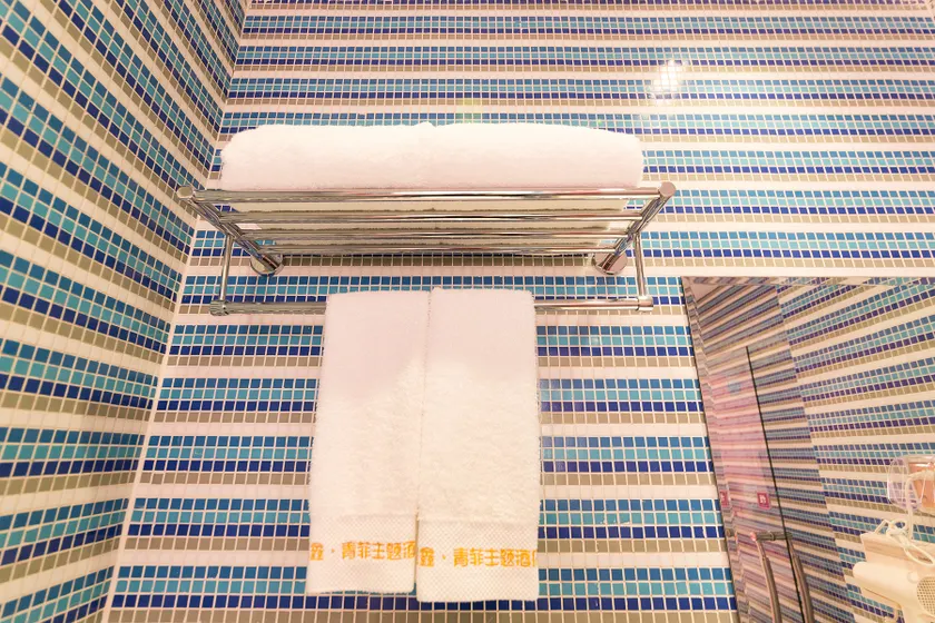 Yuzhong Longxin Qingfei Theme Hotel - Image 1