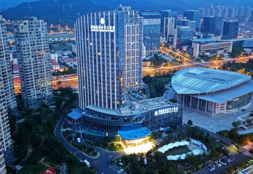Luxury Blue Horizon Hotel Weihai - Image 1