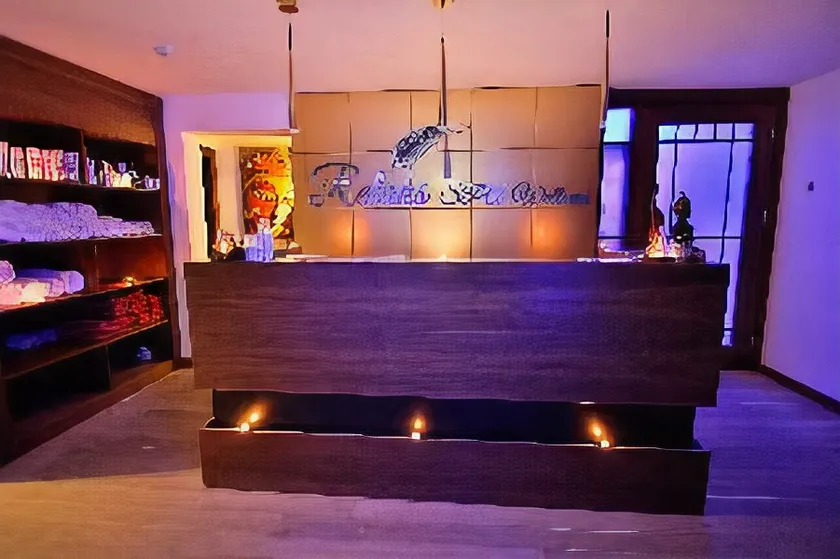 Reo Hotel - Image 1