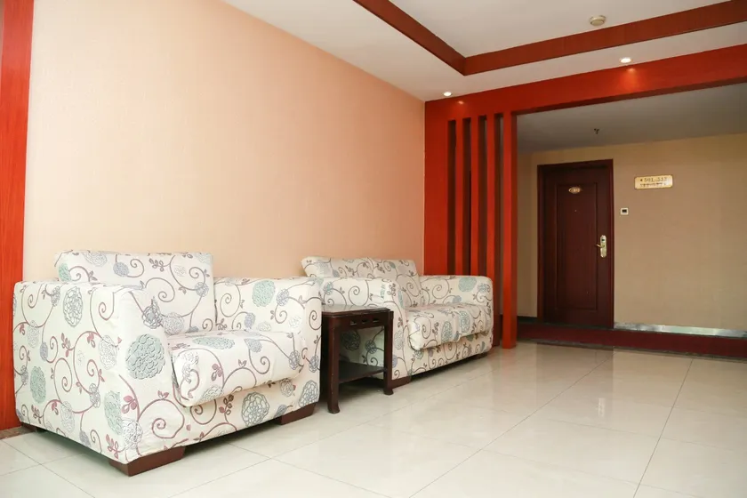 Longju Business Hotel (Dongguan Dalingshan Square Branch) - Image 1