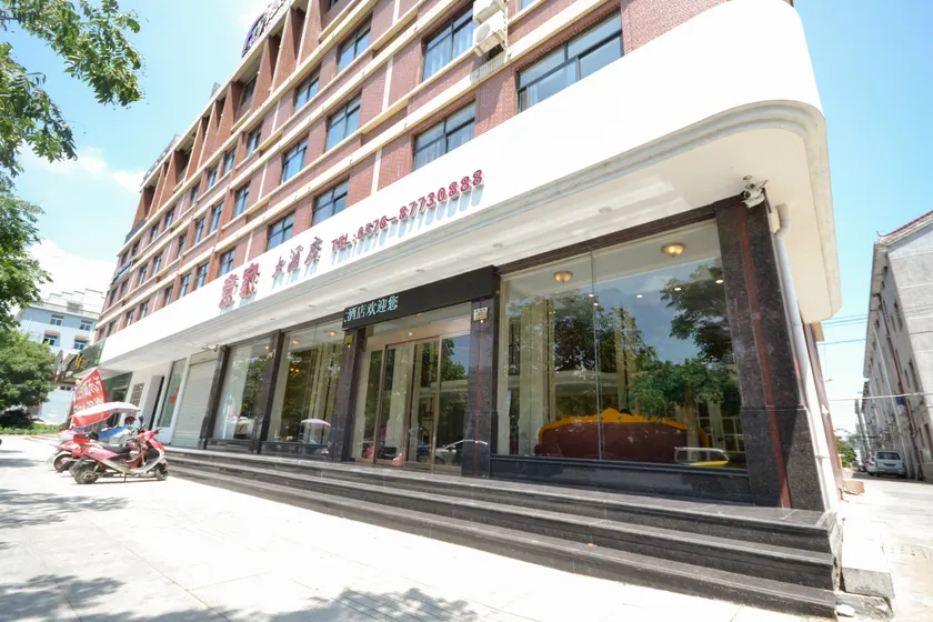 NOMC Hotel - Image 1