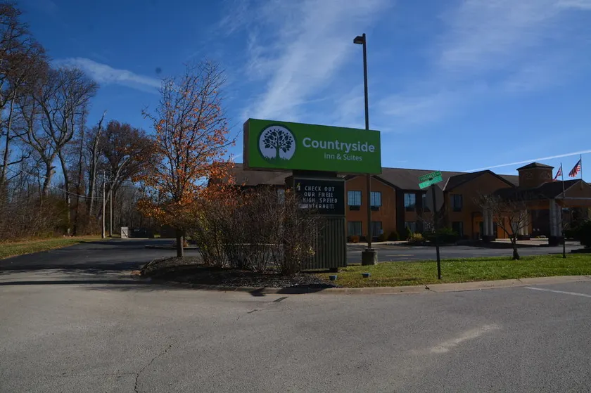 Countryside Inn & Suites - Image 1