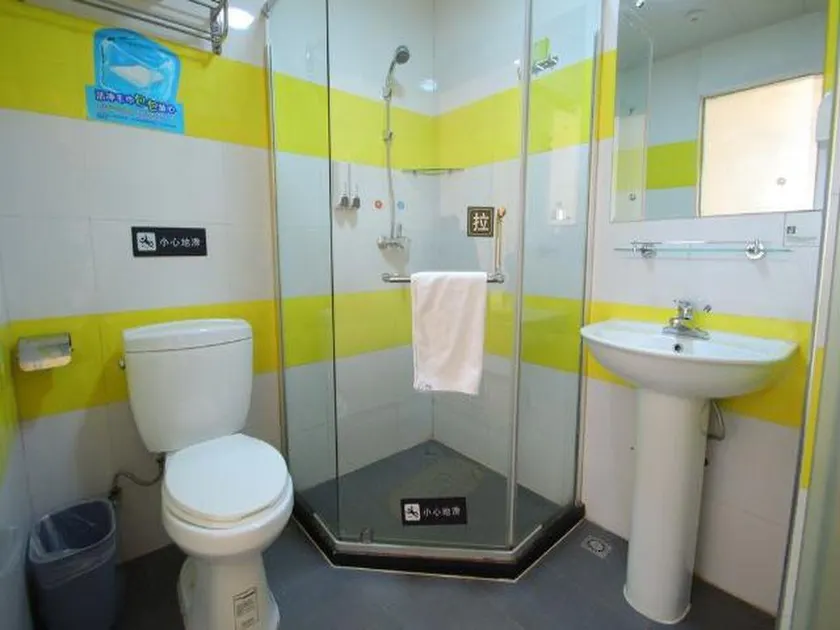 7Days Inn Shanghai Daning International Yanchang Road Subway Station Branch - Image 1