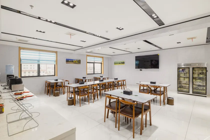 Super 8 Hotel (Linyi Changlin Street) - Image 1