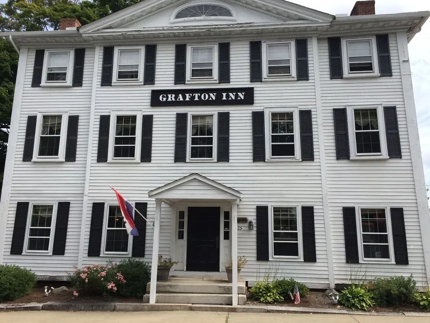 Hunter’s Grille & Tap at the Grafton Inn - Image 1