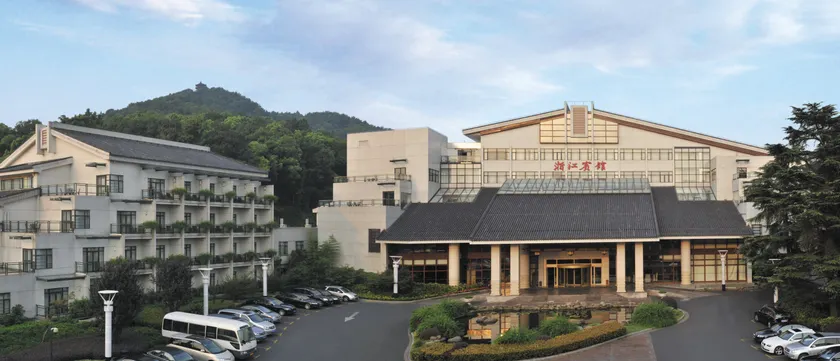 Deefly Zhejiang Hotel - Image 1