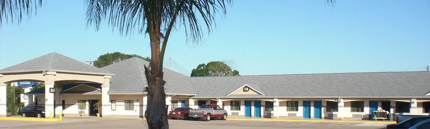 The Executive Inn & Suites - Image 1