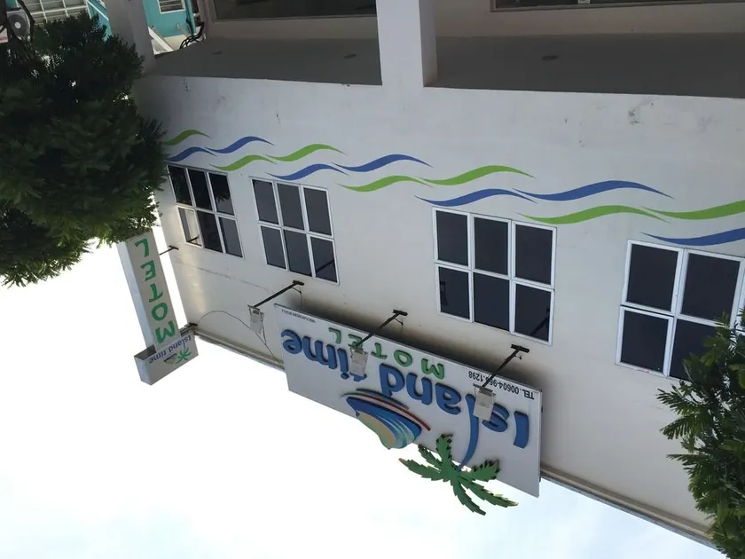 Island Time Motel - Image 1