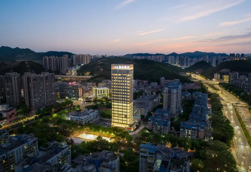 Atour Hotel Ganghui New World Huicheng District - Image 1