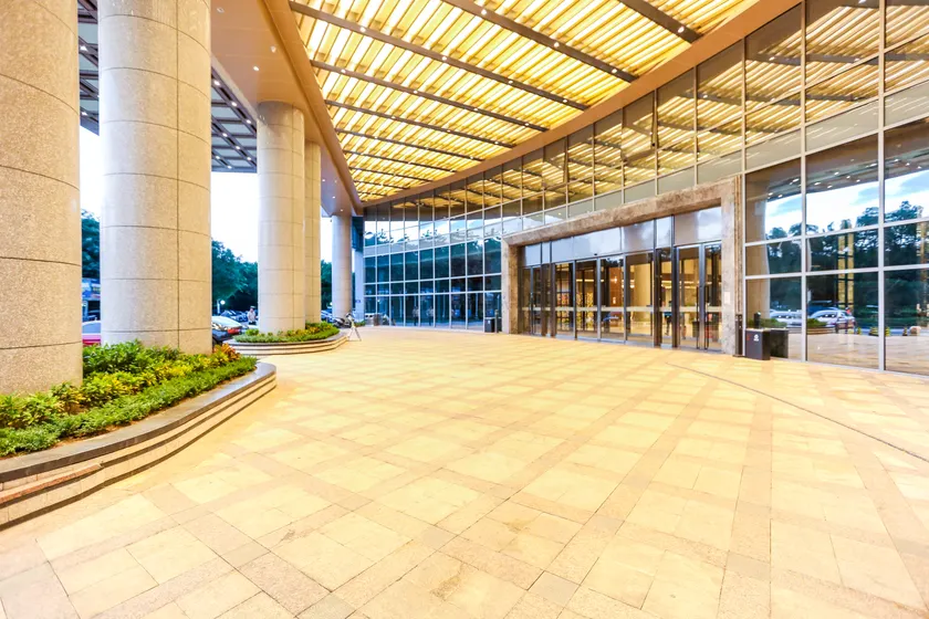 Wanhwa Crown Hotel - Image 1
