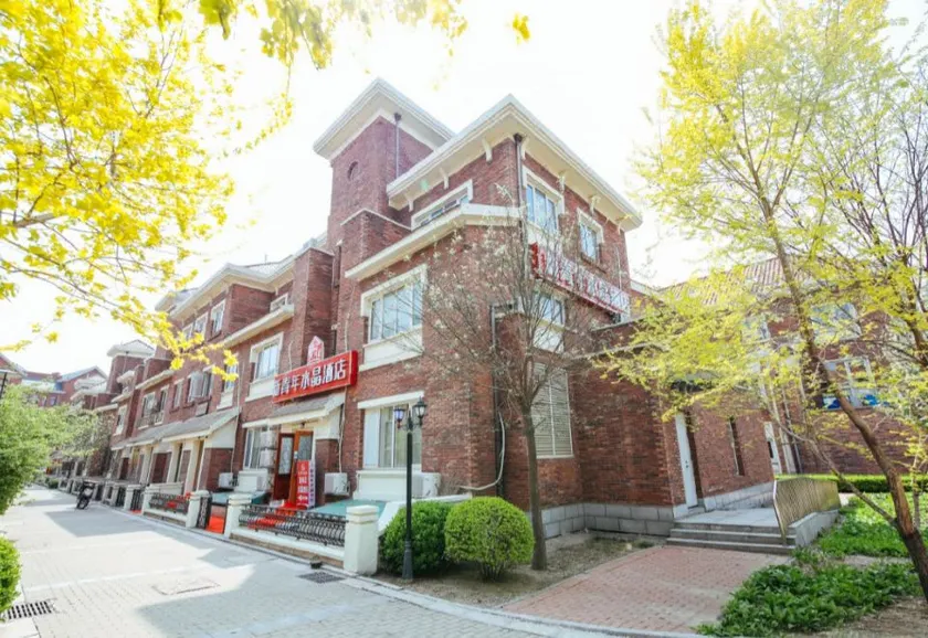 New Youth Crystal Hotel - Image 1