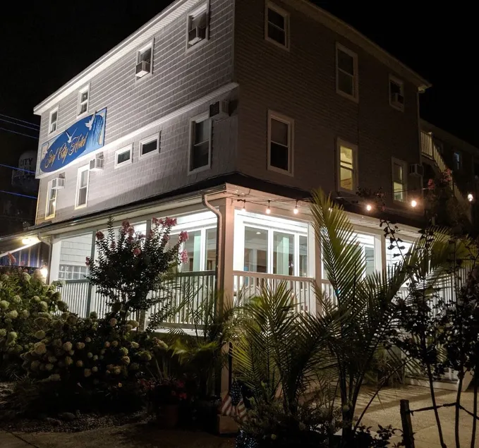 Surf City Hotel - Image 1
