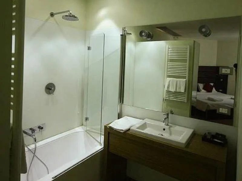 Klick Hotel - Image 1