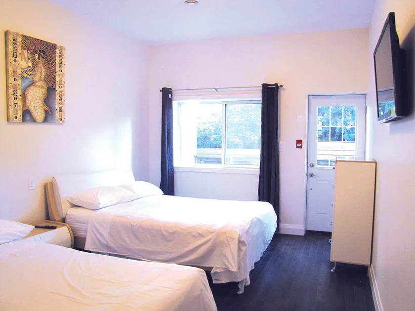 Dundas Apartments & Suites - Image 1