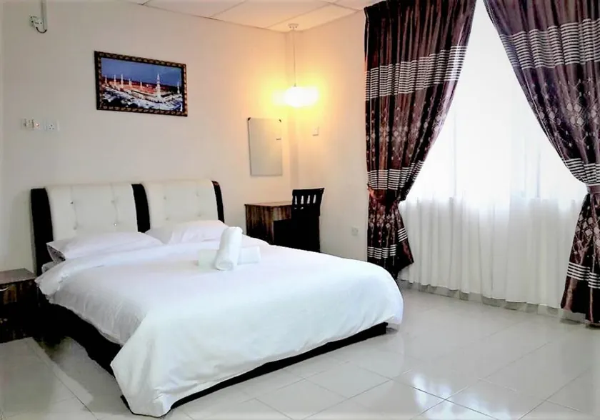 Hotel Diamond - Image 1