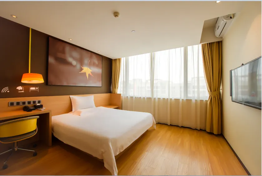 Yinglun Hotel ( Shenzhen Baoan Shiyan Subway Station Store) - Image 1