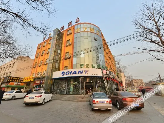Luck 7 Innn (Liangxiang Hospital Tianjie) - Image 1