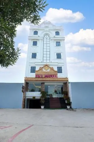 SKY HOTEL - Image 1