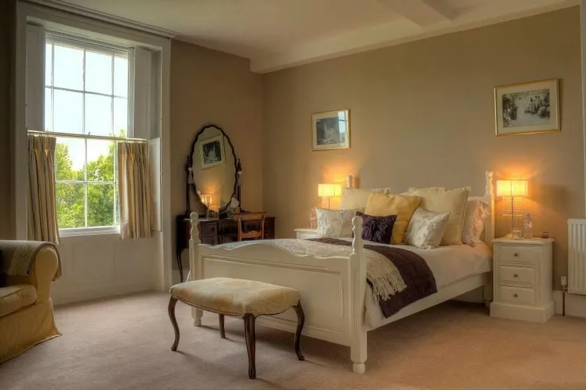 Goss Hall Bed & Breakfast - Image 1