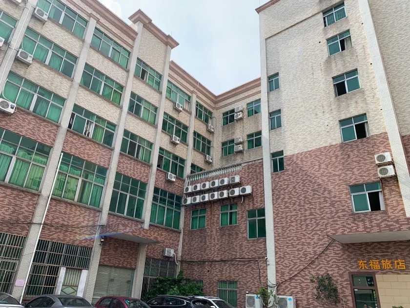 Dongfu Business Hotel - Image 1