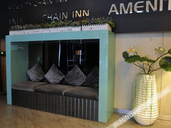 9Jiu Holiday Inn - Image 1