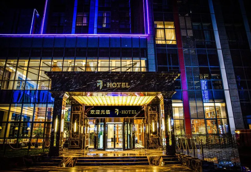 R Hotel - Image 1