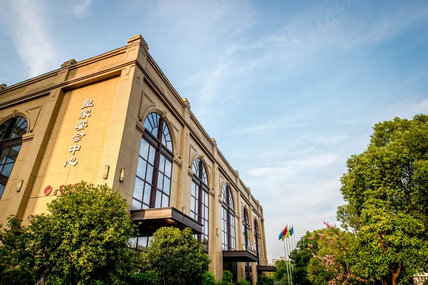 Royal Garden Hotel - Image 1