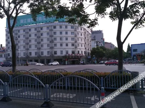Yang Jianhua Grand Hotel (Hunan Road Fanghua Road Subway Station) - Image 1