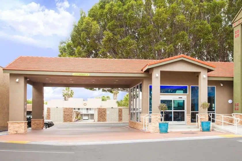 Super 8 by Wyndham Pasadena/LA Area - Image 1