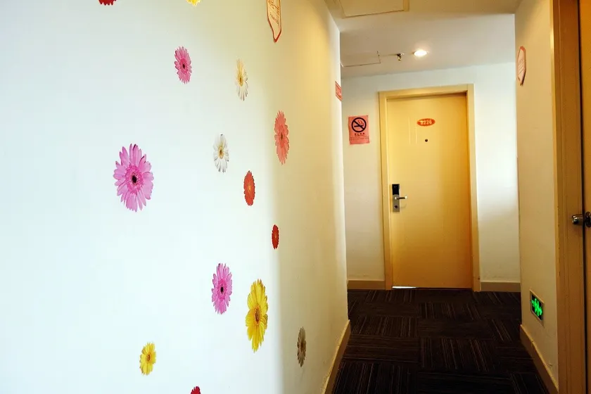 Changee Hotel (Shanghai Baoshan Wanda Gongkang Road Subway Station) - Image 1
