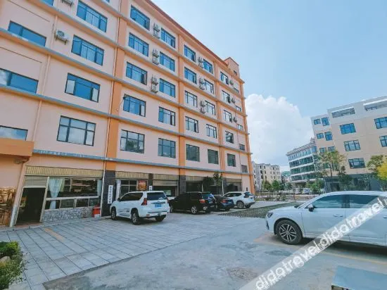 Qujing Boxuan Garden Theme Hotel - Image 1