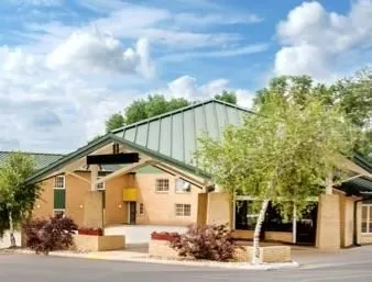 Americas Best Value Inn & Suites Atlantic - Image 1